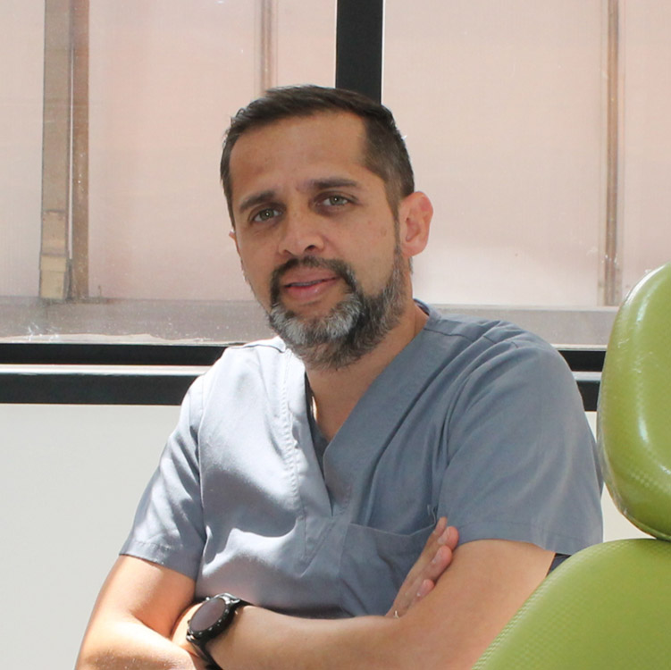 Dr. Carlos Hernán Castro